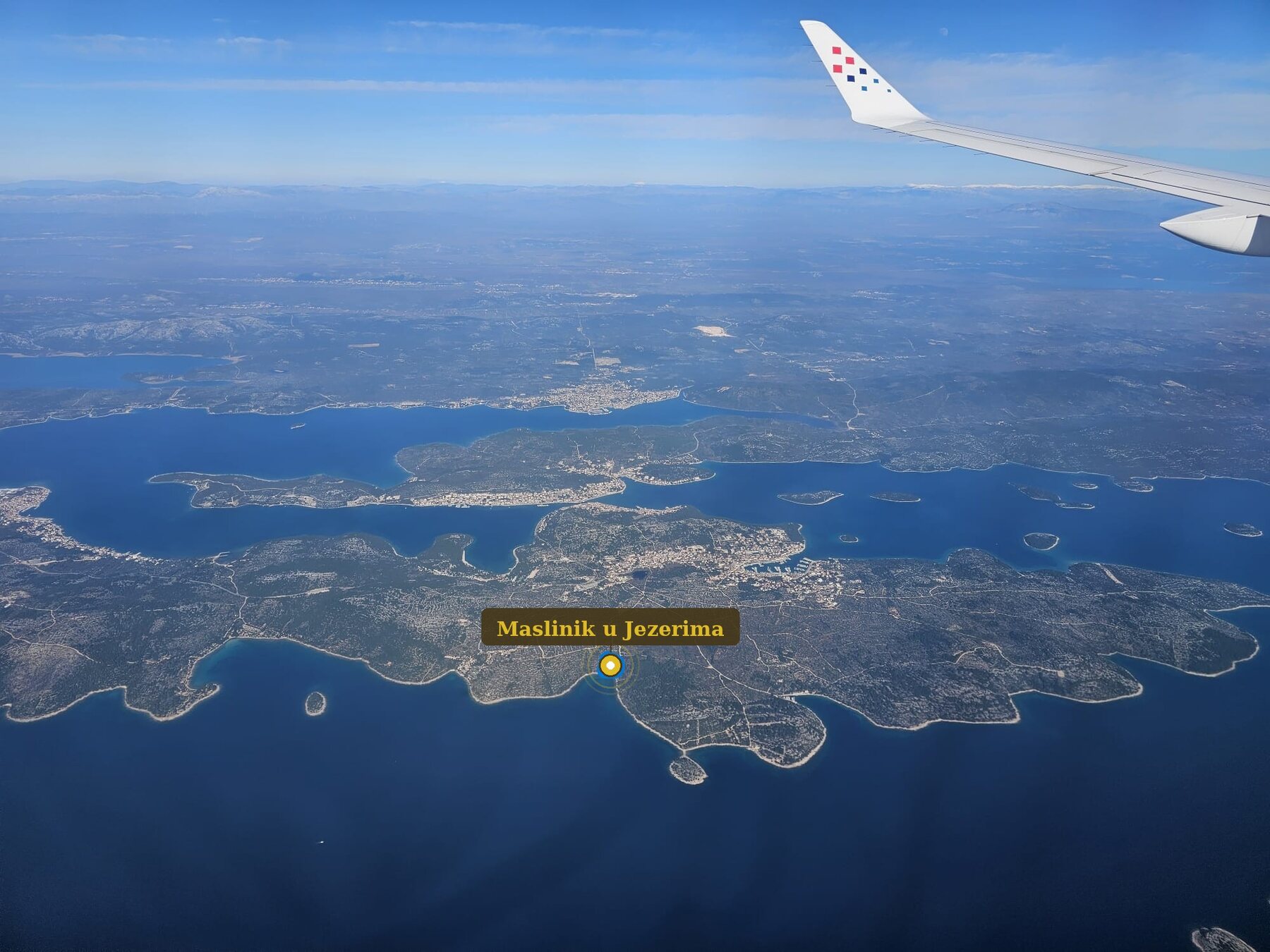 Pogled iz aviona na Jezera, gdje se nalazi naš maslinik uz more